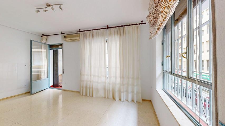 MAGNIFICA VIVIENDA SITUADA EN PLENO CENTRO DE CORDOBA, CON 5 DORMITORIOS, 2 BAÑOS y TERRAZA. photo 0