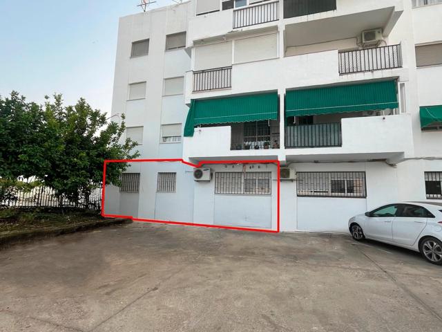 Vivienda en esquina con entrada independiente y opción de negocio photo 0