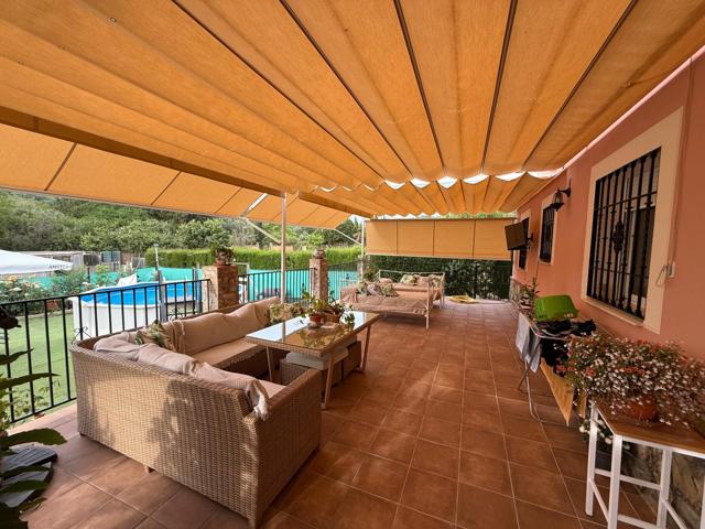 Encantadora vivienda de 152 m² con espectacular porche en Urbanización El Jardinito – Trassierra, sobre parcela de 1.250 m² photo 0