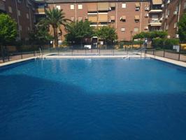 Vivienda de tres dormitorios en urbanización con piscina comunitaria en Parque Azahara photo 0