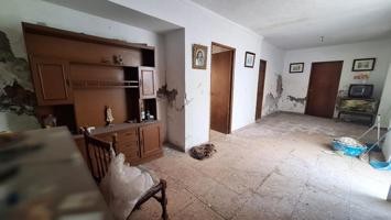 ¡¡ CASA CON GRAN POTENCIAL PARA REFORMAR EN FERNÁN NÚÑEZ !! photo 0