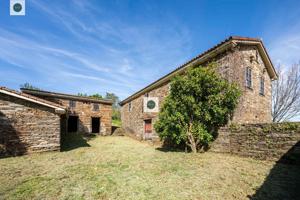 Espectacular casa Rectoral con gran parcela, varios anexos y hórreo photo 0