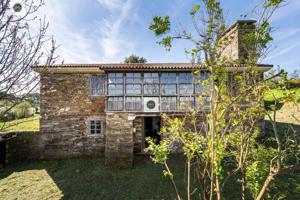 Espectacular casa Rectoral con gran parcela, varios anexos y hórreo photo 0