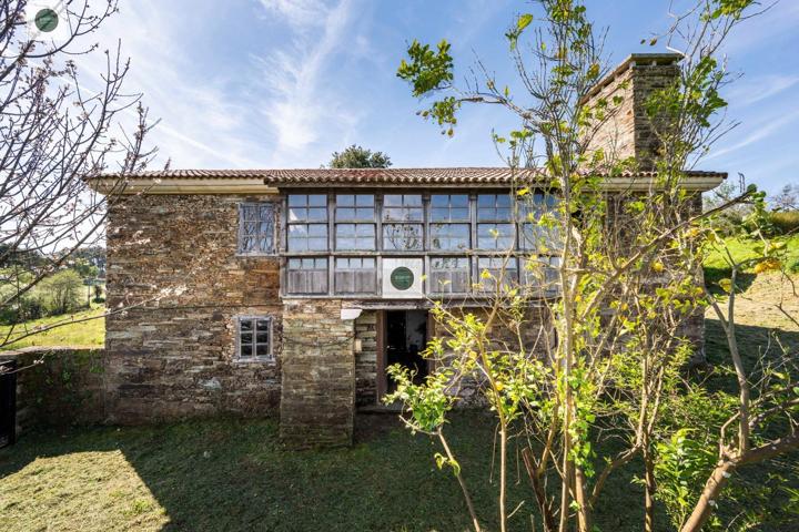 Espectacular casa Rectoral con gran parcela, varios anexos y hórreo photo 0