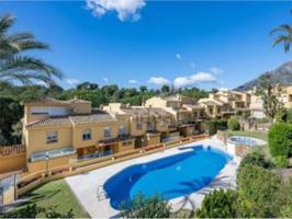 Exclusiva casa adosada En plena Milla de Oro, con solárium y vistas a La Concha – Marbella photo 0