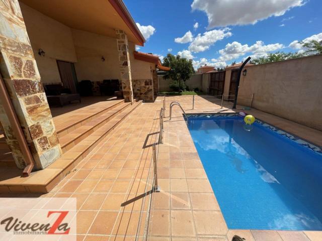 Chalet unifamiliar en venta en Morales del Vino photo 0