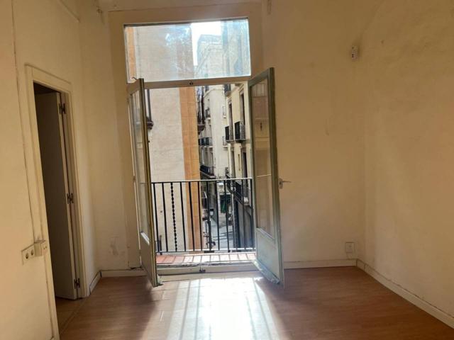 Piso en venta en calle Assaonadors, Barcelona photo 0