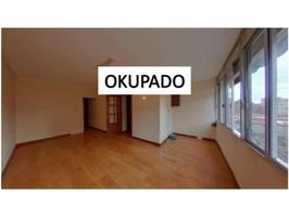 Piso OCUPADO en venta en calle Pau photo 0