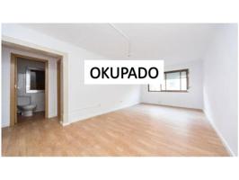 Piso ocupado en venta en calle Torras y Bages photo 0