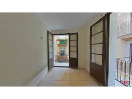Piso en venta en calle Carretes photo 0