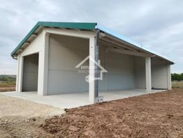 TERRENO CON NAVE EN MENDAVIA photo 0