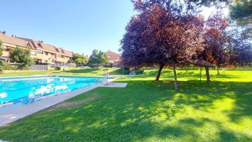 MAGNÍFICO CHALET ADOSADO CON JARDÍN EN EL BURGO, LAS ROZAS DE MADRID photo 0