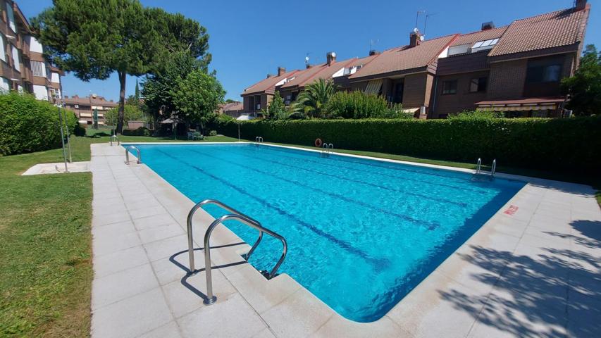 MAGNÍFICO PAREADO CON JARDÍN EN EL BURGO, LAS ROZAS DE MADRID photo 0