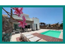 Villa de lujo en venta en Playa del Duque photo 0