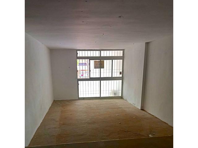 Local comercial en venta en Roquetas de Mar photo 0