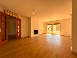 PISO DE 114M2 CON PLAZA DE PARKING, TRASTERO Y PISCINA COMUNITARIA photo 0
