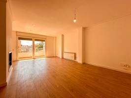 PISO DE 114M2 CON PLAZA DE PARKING, TRASTERO Y PISCINA COMUNITARIA photo 0