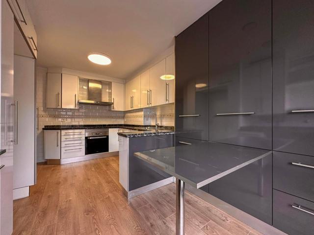 PISO DE 114M2 CON PLAZA DE PARKING, TRASTERO Y PISCINA COMUNITARIA photo 0