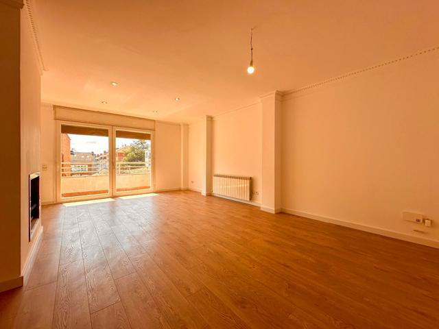 PISO DE 114M2 CON PLAZA DE PARKING, TRASTERO Y PISCINA COMUNITARIA photo 0