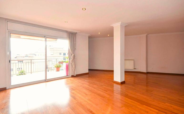 EXCLUSIVO DÚPLEX DE 247 M2 SITUADO A 5 MINUTOS DEL CENTRO DE MANRESA photo 0