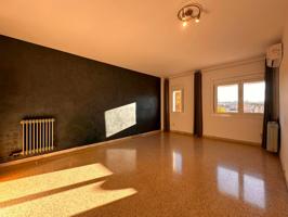 ¡OPORTUNIDAD! PISO CON ASCENSOR CERCA DEL CENTRO COMERCIAL CON OPCIÓN A PARKING photo 0