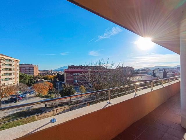 AMPLIO PISO CON TERRAZA, 4 HABITACIONES, 2 PLAZAS DE PK Y TRASTERO photo 0