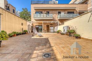 Planta baja con 80m de terraza 3 hab, 2 baños y parking en pleno centro. photo 0