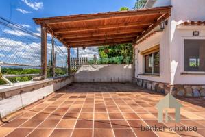 Casa Aislada con 4 hab en planta. Montflorit zona plana photo 0