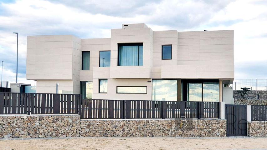 ESPECTACULAR CHALET PAREADO DE LUJO EN MAJADAHONDA (MADRID) photo 0
