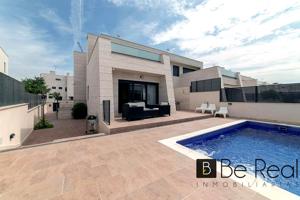 ¡EN VENTA! MODERNO CHALET PAREADO EN VILLANUEVA DE LA CAÑADA (MADRID). photo 0