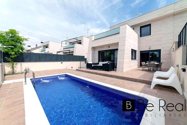 ¡EN VENTA! MODERNO CHALET PAREADO EN VILLANUEVA DE LA CAÑADA (MADRID). photo 0
