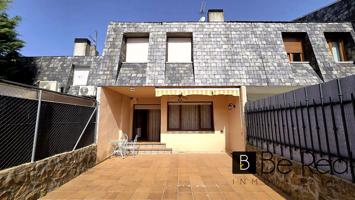 ¡EN VENTA! CÓMODO CHALET ADOSADO EN VALDEMORILLO, MADRID. photo 0