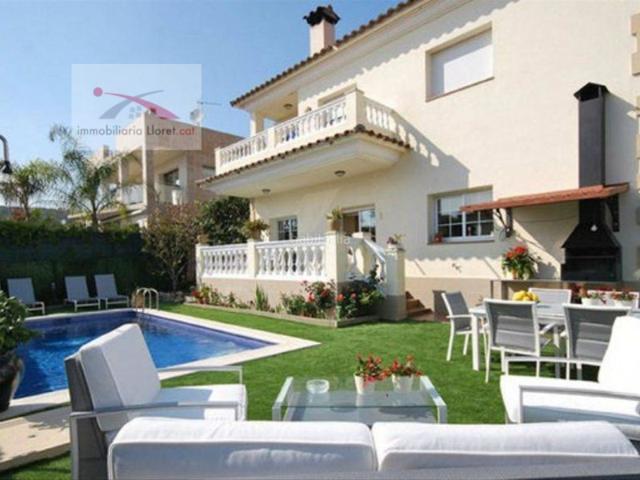 Casa En venta en Lloret De Mar photo 0