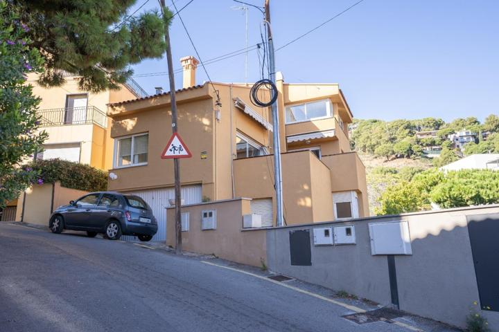 ¡INCREIBLE OPORTUNIDAD, UNIFAMILIAR AISLADA EN GRÀCIA - PENITENTS! photo 0