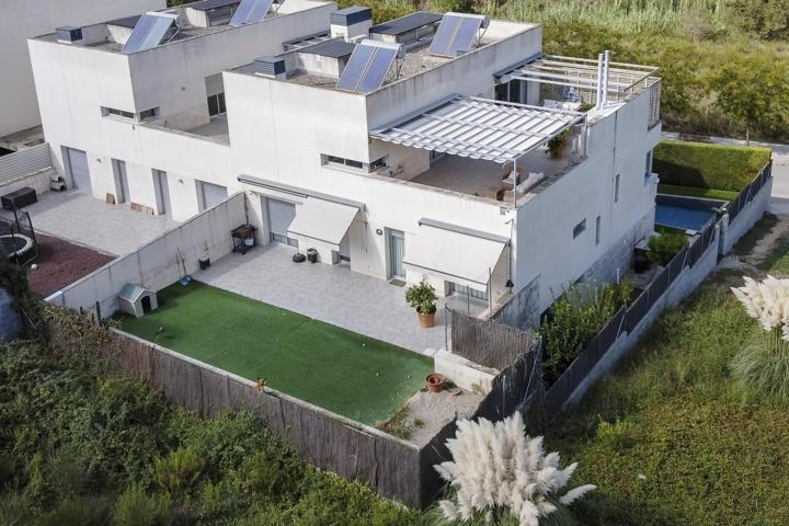 ¡INCREIBLE CASA UNIFAMILIAR ADOSADA EN SANT QUIRZE DEL VALLES! photo 0