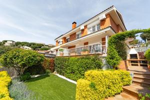 Casa En venta en Rials, Teia photo 0