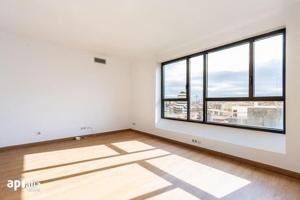 ¡ESPECTACULAR PISO EN LA CREU ALTA! photo 0