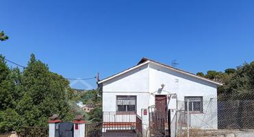 ¡Espectacular oportunidad de casa a reformar en Sant Cugat – 3 plantas independientes con gran potencial! photo 0
