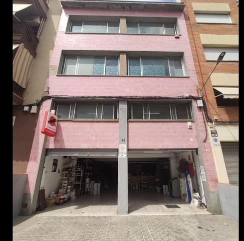 ¡Oportunidad de inversión: Dos edificios conectados con salida a dos calles en La Cirera! photo 0