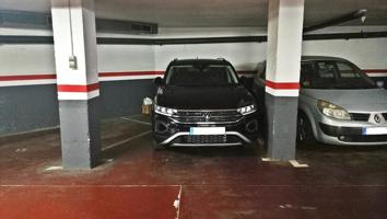 Plaza de aparcamiento para coche grande en venta – Fort Pienc, Barcelona photo 0