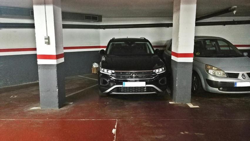 Plaza de aparcamiento para coche grande en venta – Fort Pienc, Barcelona photo 0