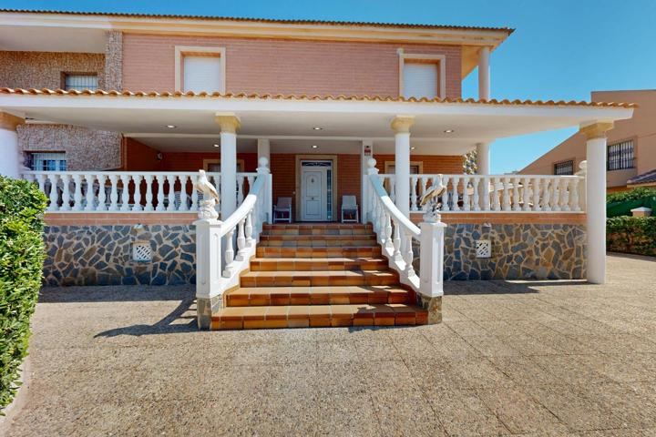 ¡Tu Refugio Frente al Mar te Espera! Vive el Lujo en La Manga del Mar Menor photo 0