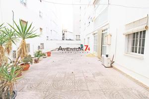 EXCLUSIVO PISO EN PLENO CENTRO , PATIO PRIVADO 140M2. GARAJE - REF 256 photo 0