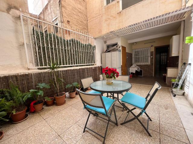 Fantástico apartamento de 4 habitaciones y gran patio en el corazón de Elche, Alicante photo 0
