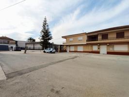 Propiedad con terreno cultivado y naves comerciales anexas en Desamparados, Alicante photo 0