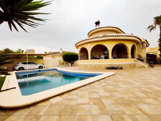 Fantástico chalet independiente en Urbanización Monteazul, Benijófar, Costa Blanca photo 0