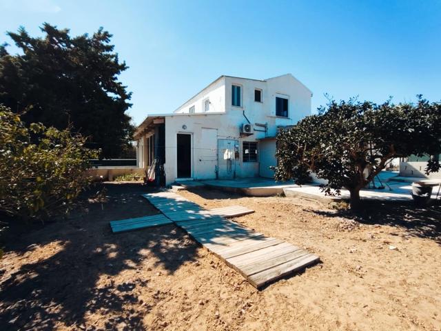 Fantástica casa con terreno y preciosas vistas al mar a pie de playa en Guardamar del Segura photo 0