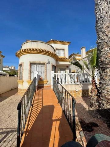 Fantástico chalet con piscina propia en Urbanización El Raso, Guardamar del Segura, Alicante photo 0