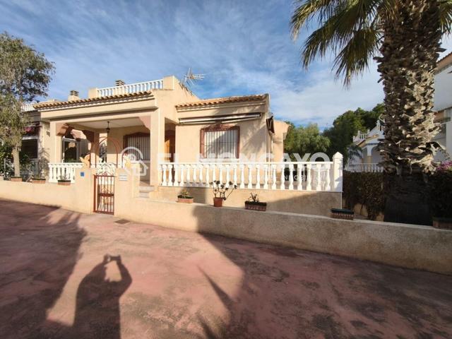 Fantástico chalet independiente en junto al campo de golf La finca en Algorfa, Alicante photo 0