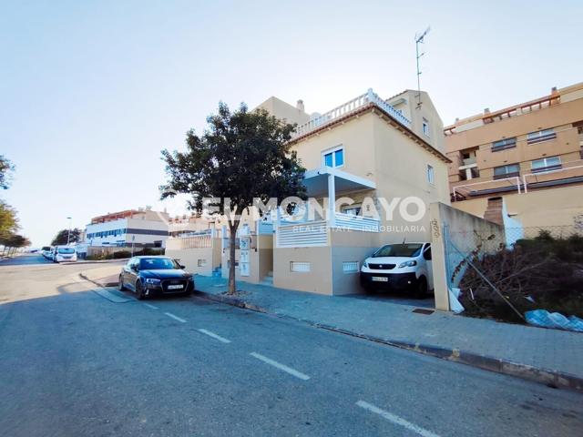 Fantástico semiadosado triplex con maravillosas vistas al mar en Guardamar del Segura, Alicante photo 0